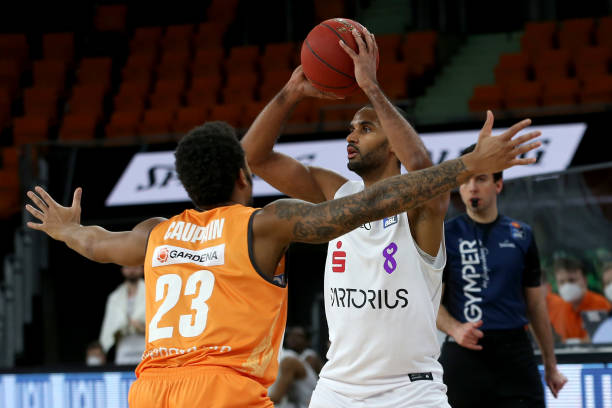 他已经13 他已经13