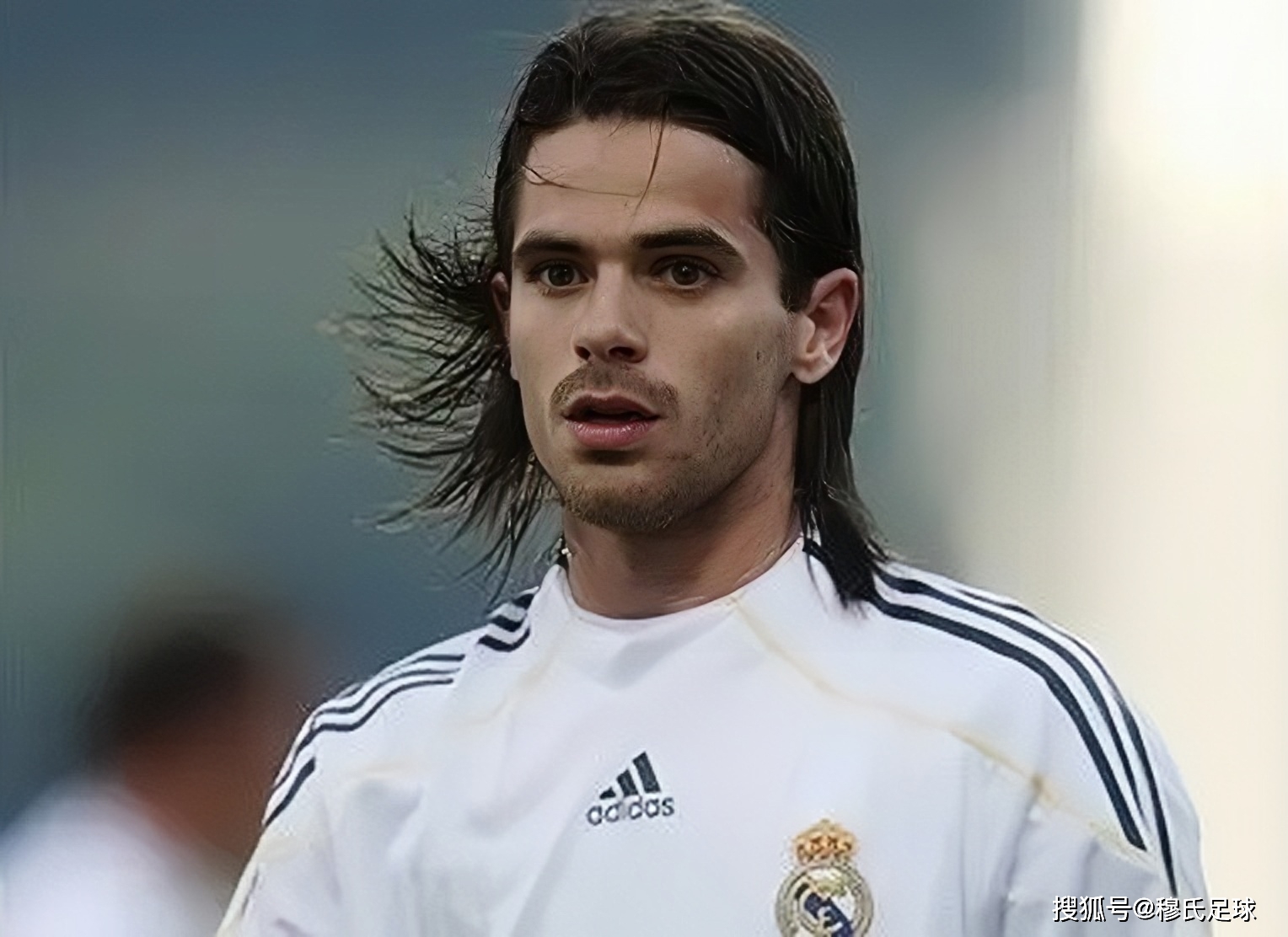 推高转会费 推高转会费